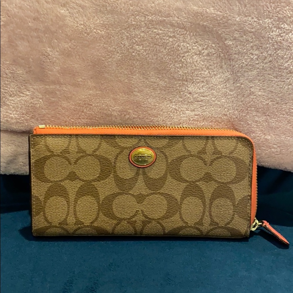 Coach|Accordion Zip Wallet|Colorblock Signature